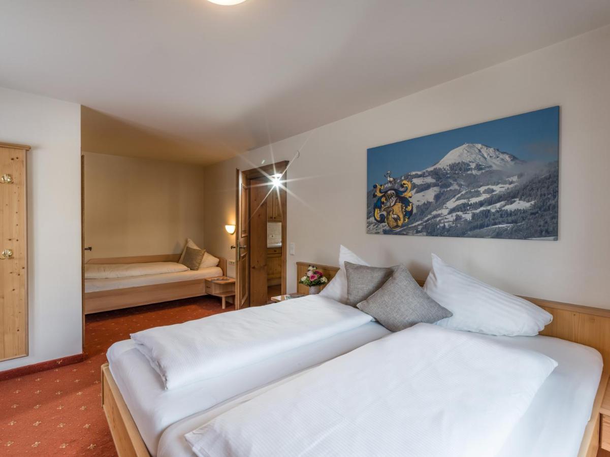 Alpen Glueck Hotel Unterm Rain Garni Kirchberg in Tirol Bilik gambar